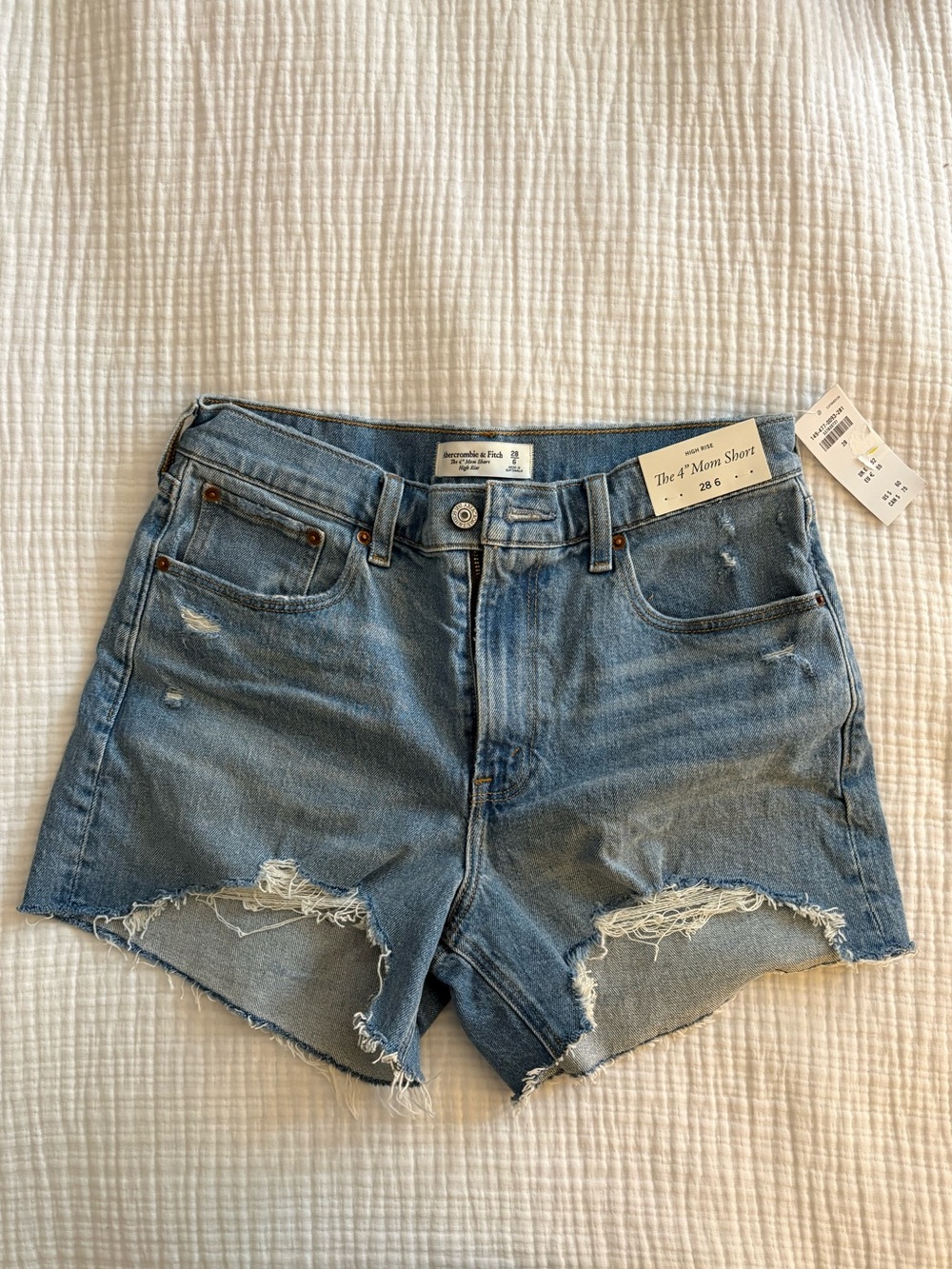 Abercrombie & Fitch The 4” Mom Short